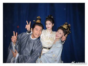 白鹿唐宫奇案全家福白鹿大年初一剧宣 看到这张“错时空”全家福直接破防了！现代技术