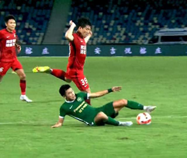 5-0惨案！两张红牌直接打崩浙江对