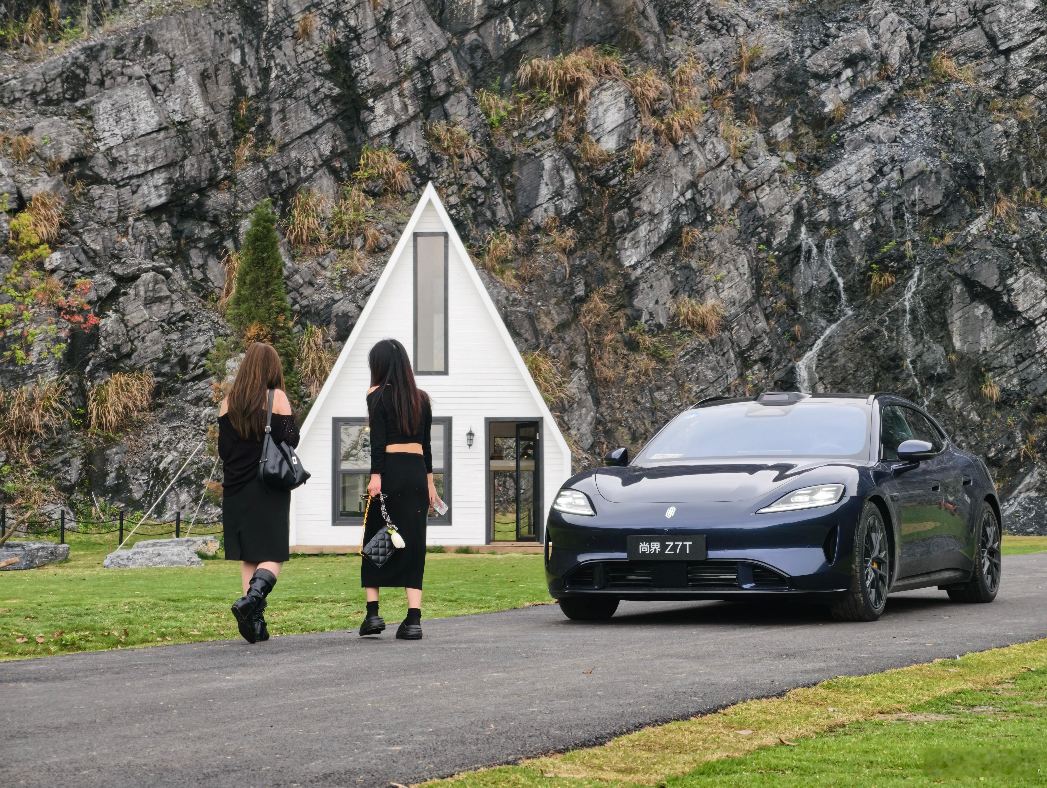 有山，有水，有车，有____。 