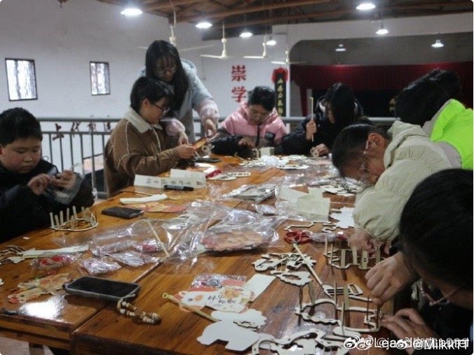 各民族在台州组团闹元宵仪式感拉满灯火映万家，同心共此时。黄岩富山乡的文化礼堂里，