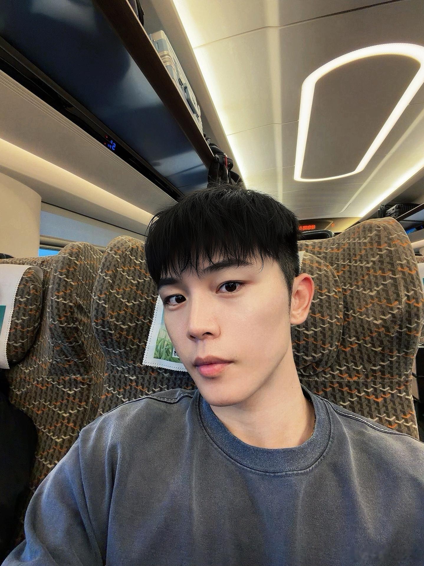 没吹头发就是这样… 