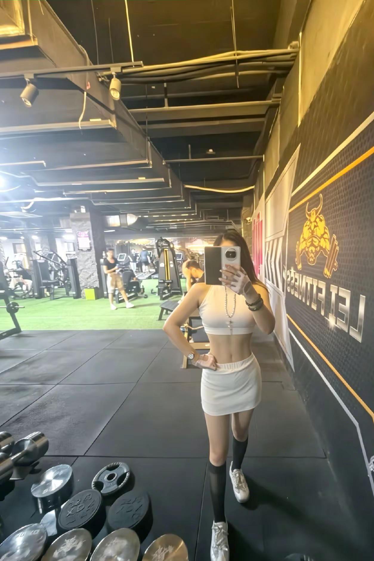 以后老娘也是有车有房有存款的黄金单身汉了！只不过车是电动车，房是老平房，存款不到