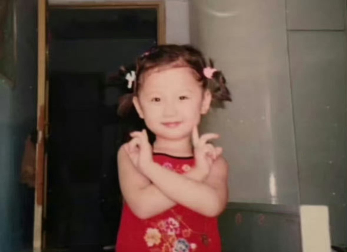 在虞书欣这里没有影视寒冬[给你小心心]女顶流的档期是要排——队等等等等的哈虞书欣