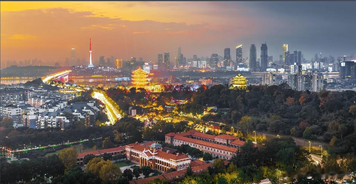 现行市场上流行的对中国经济周期的预判其实是不合逻辑的。

         很多