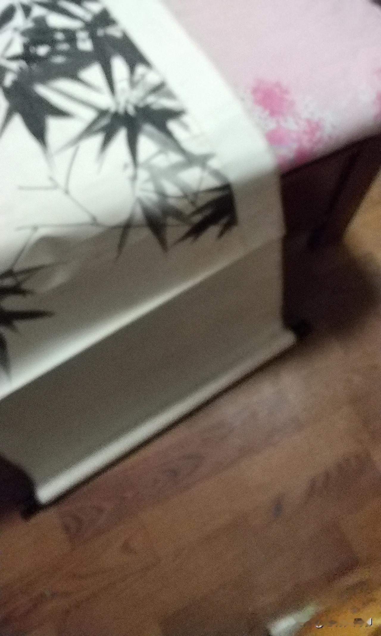 我想拍卖如有爱好者，请联系，或提问，己有一甲子，老伴讲收藏挡事不好搞卫生，吵哦，