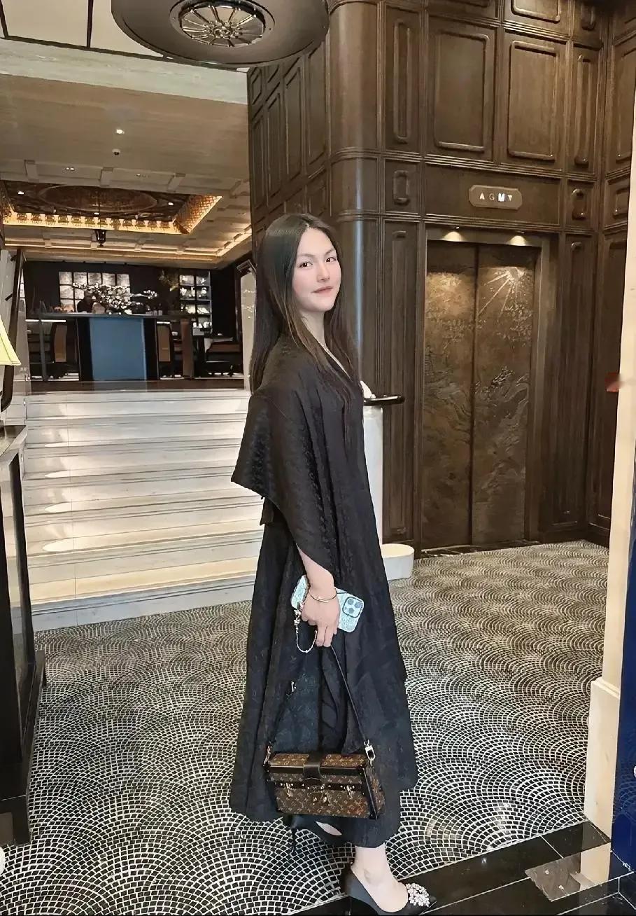 知道吗？
出生在罗马是多么可怕。

说的就是王诗龄，她一出生就站在了巅峰，吃着最