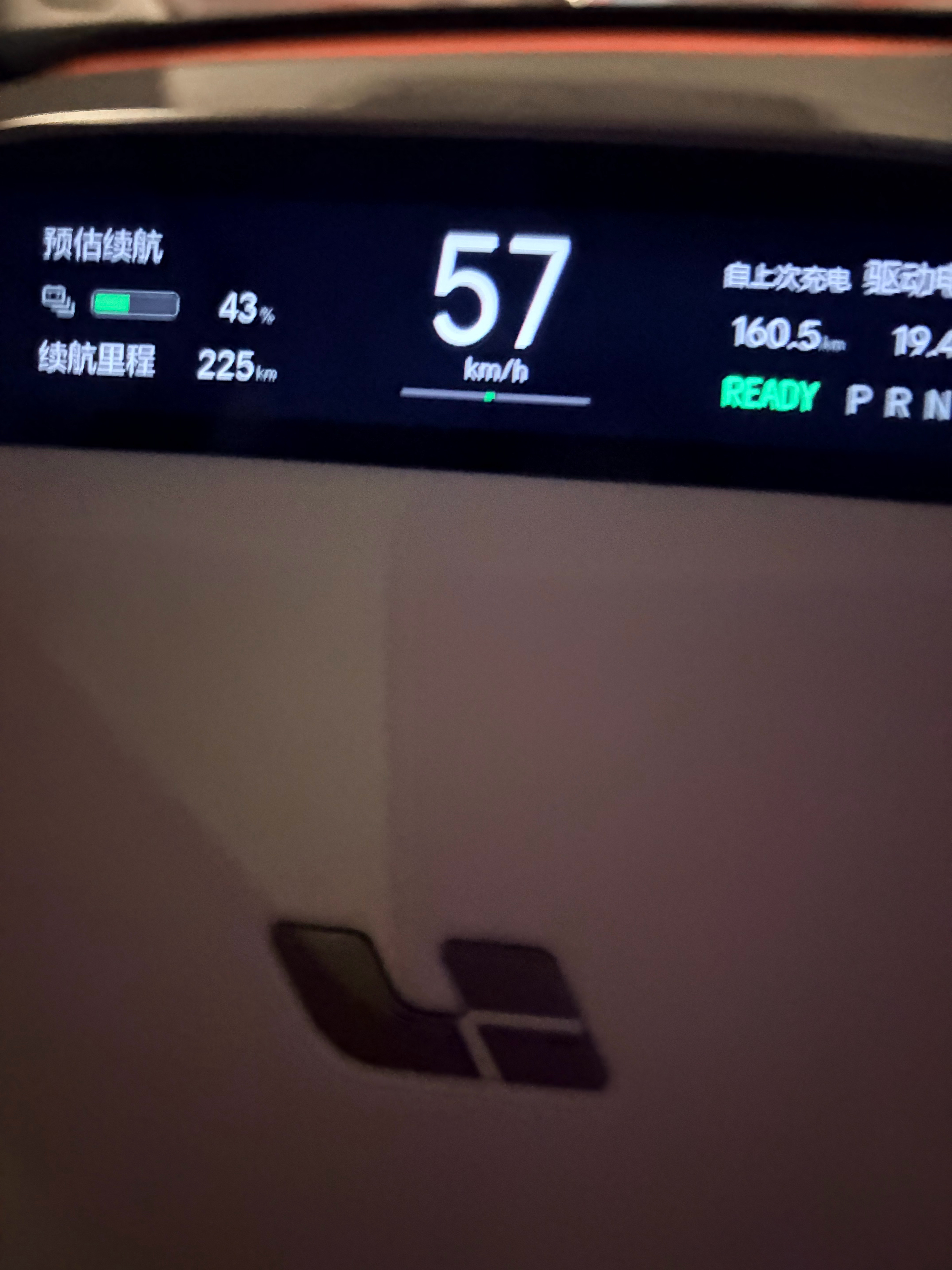 但我感觉不充电也能跑到新都桥，也就翻阅折多山费电，但上了山下坡是不是可以不用电了