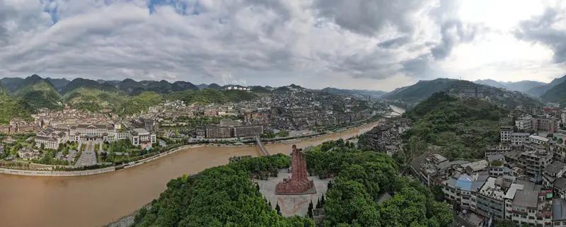 茅台业绩下跌，这事着实值得好好探讨一番。4月16日晚，茅台公布2025年年报，营