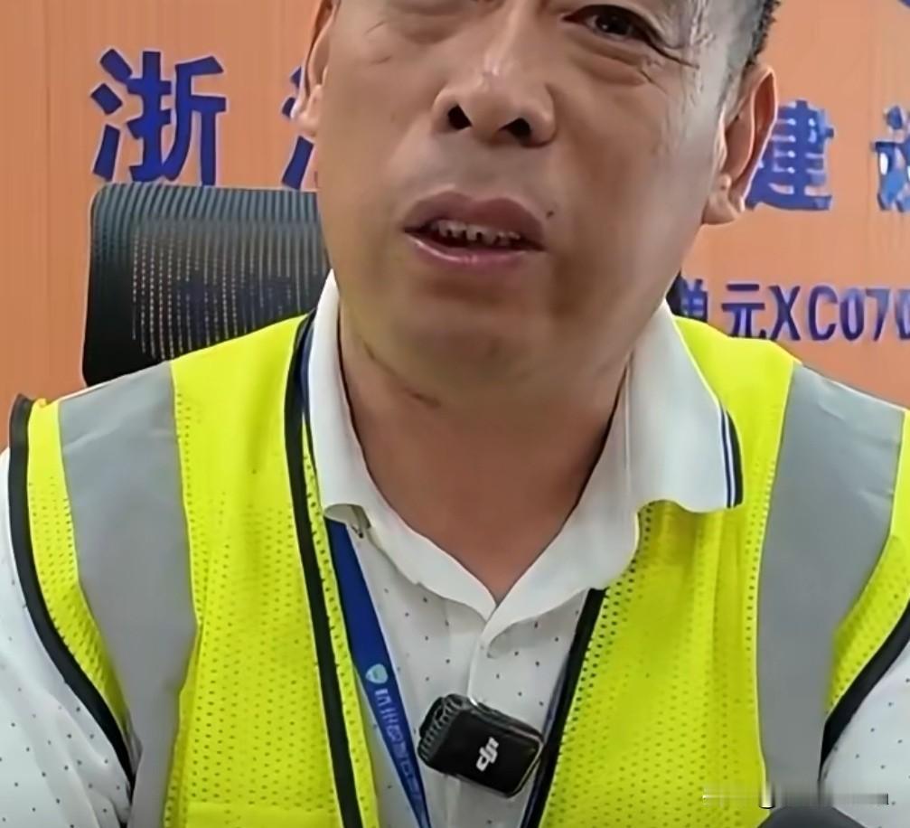 51岁河南大叔九年苦学13本证书，工地杂工逆袭安全主管
 
近日，河南51岁苏小