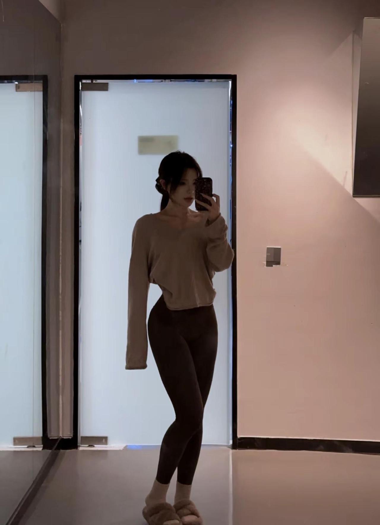 好好锻炼，明年还能遇见新男人健身ootd 身材管理 辣妹穿搭 自律即自由