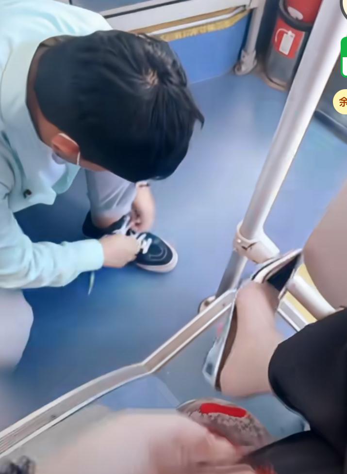 泰山景区拉一个隔离带，被网上喷的体无完肤。泰山景区做法虽不妥当，但也不至于跟阶级
