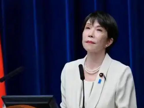 日本彻底扛不住了，高市早苗上演自救大戏，中日关系跌至冰点。
 
就在8月27日，