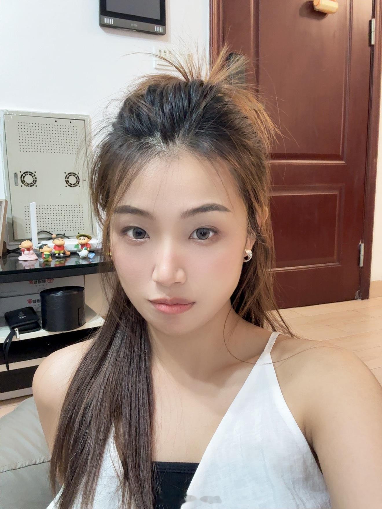 今天才星期二怎么感觉快周五了[泪]工作的时间过得也太慢了 ​​​
