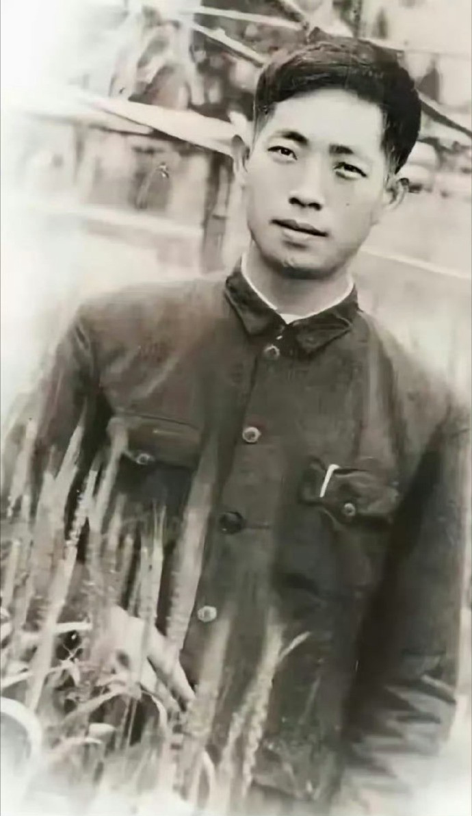 袁隆平院士年轻时的照片，风度翩翩帅公子，外形俊郎，身姿挺拔，帅气十足！