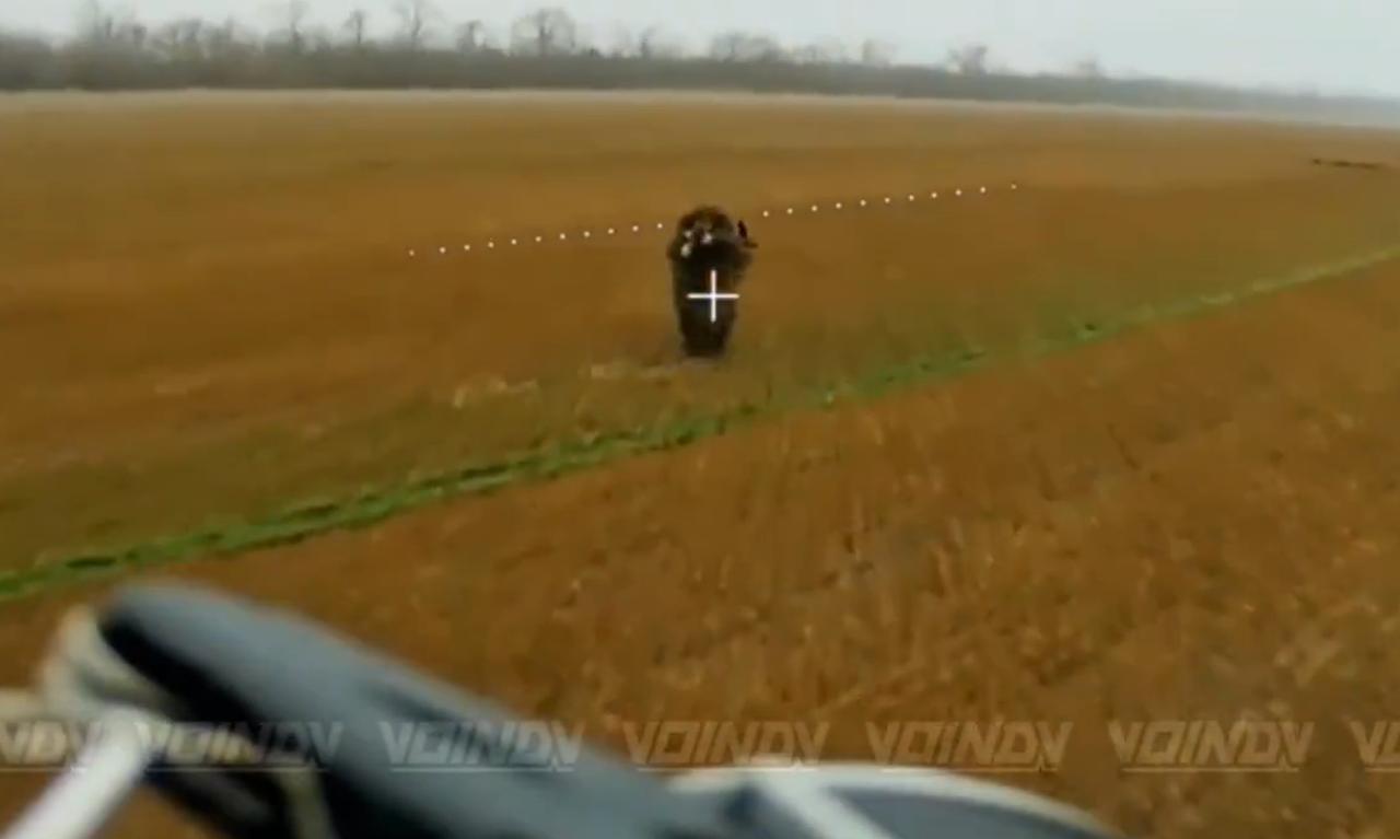 俄罗斯无人机专业战斗人员“Vikhr”和“Maniac”在战斗工兵“Buk”的协