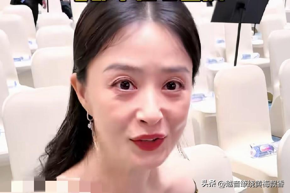 当蒋欣接受东方新娱乐记者采访时，记者询问她是否仍在坚持如此自律的饮食，她连忙否认