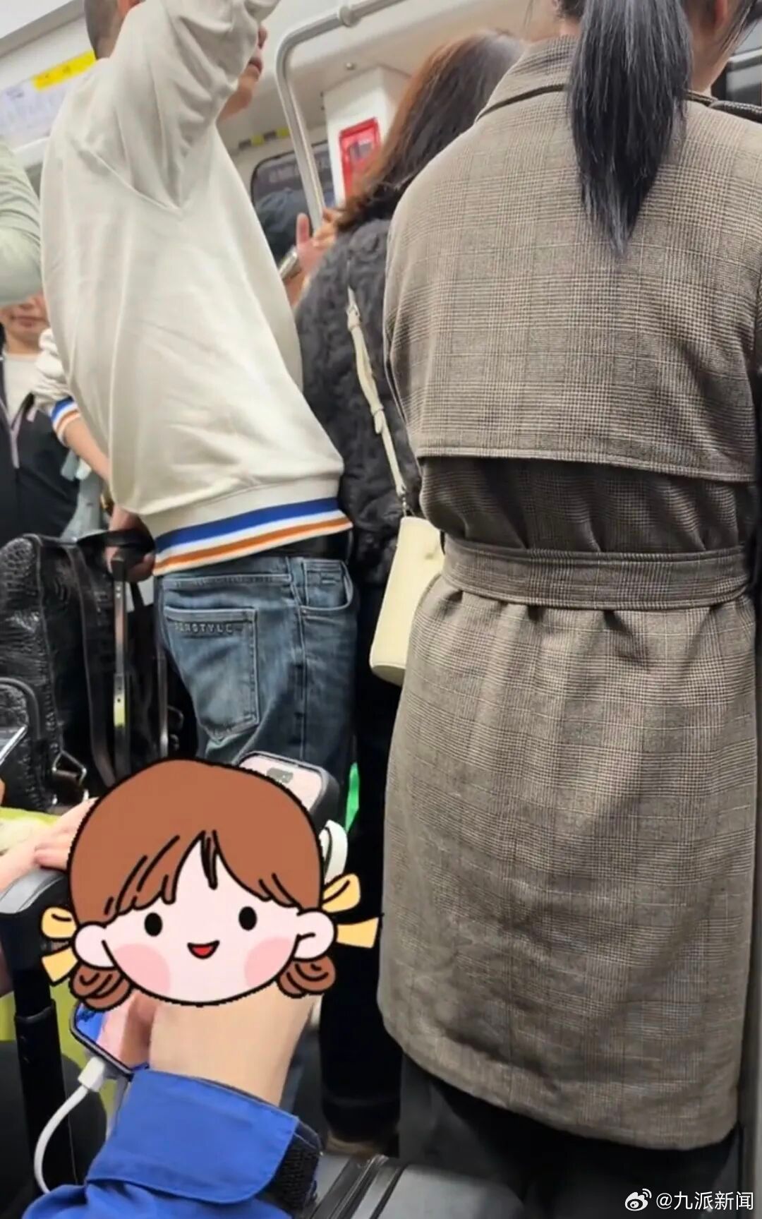 #男子地铁猥亵女子次日被抓#【#被男子地铁内猥亵女子发声#：整个是懵的，害怕到忘