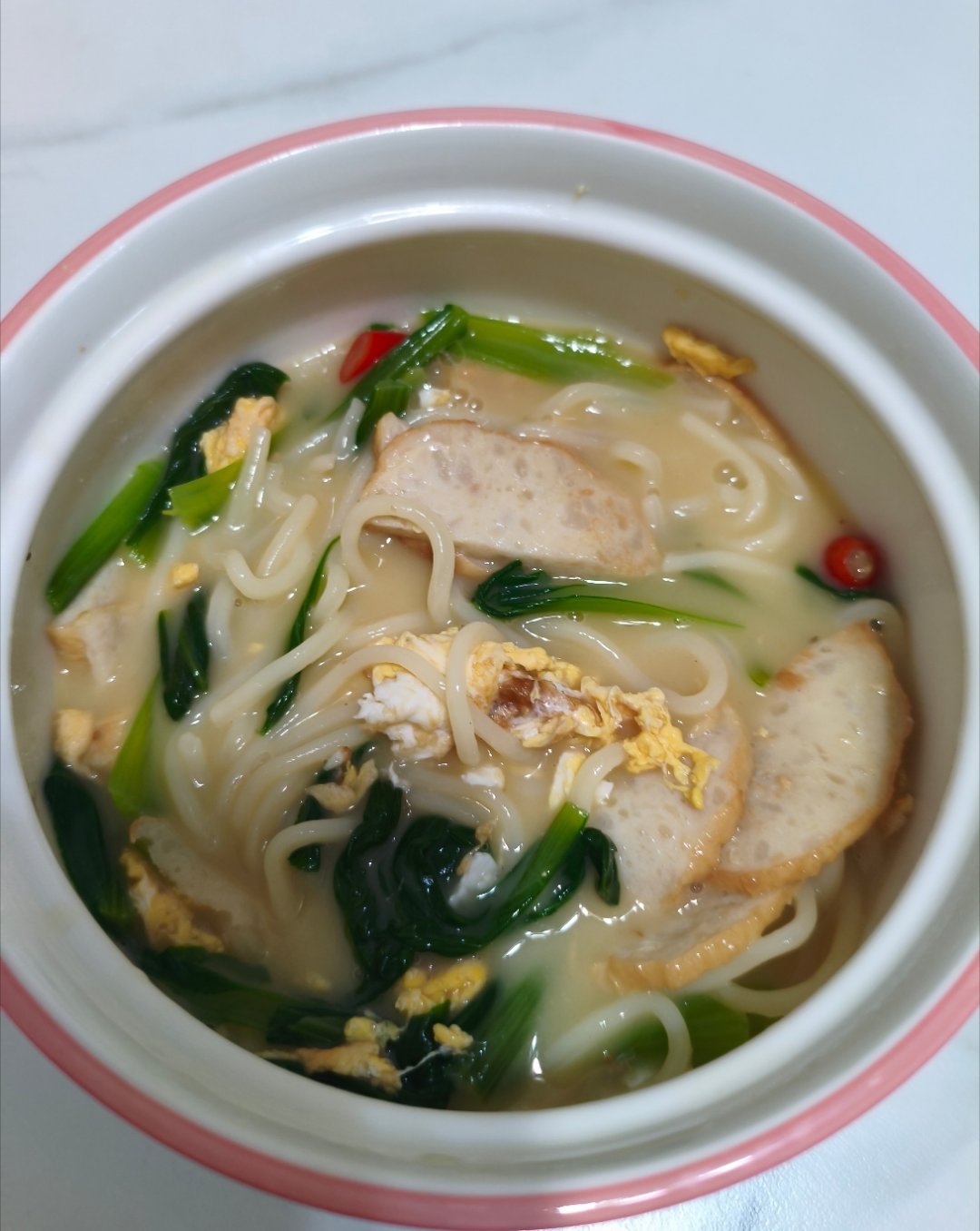 早上起晚了，吃完早餐都9点了，中午到了饭点都不饿，随便煮个面条77出去玩