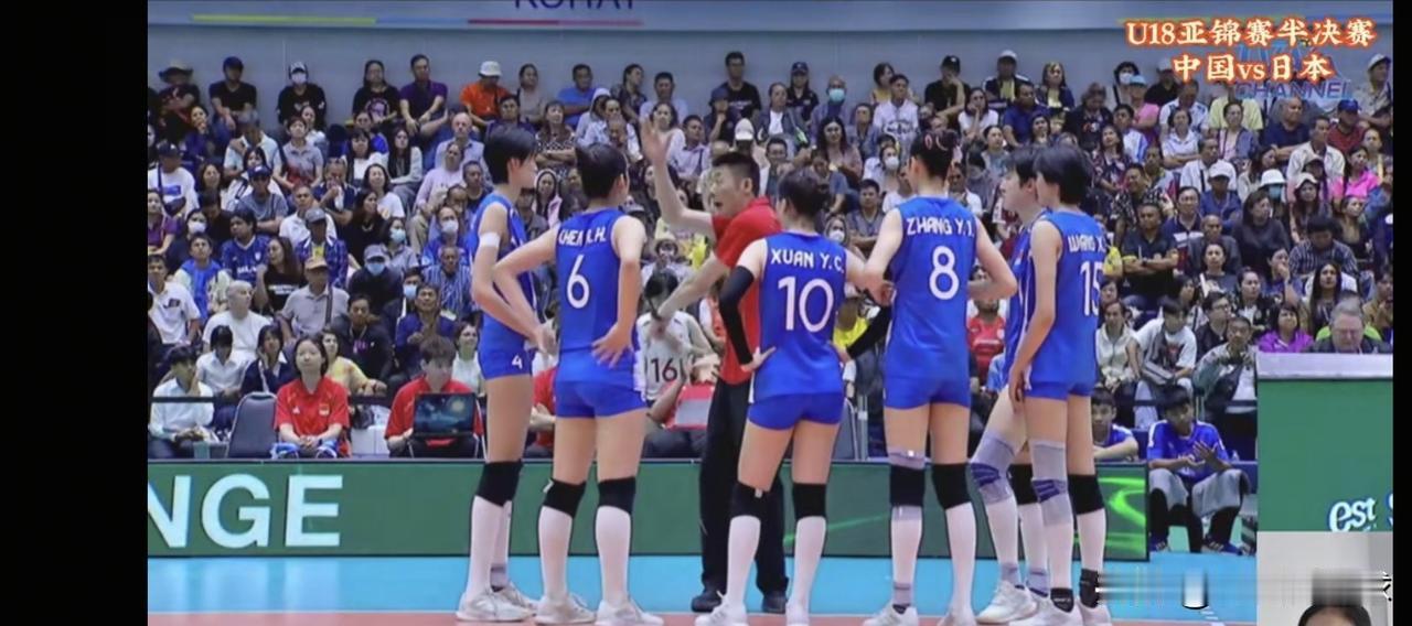 中国U18女排踏过日本，晋级决赛！
3：0，在这个年龄层次我们是碾压日本的。
