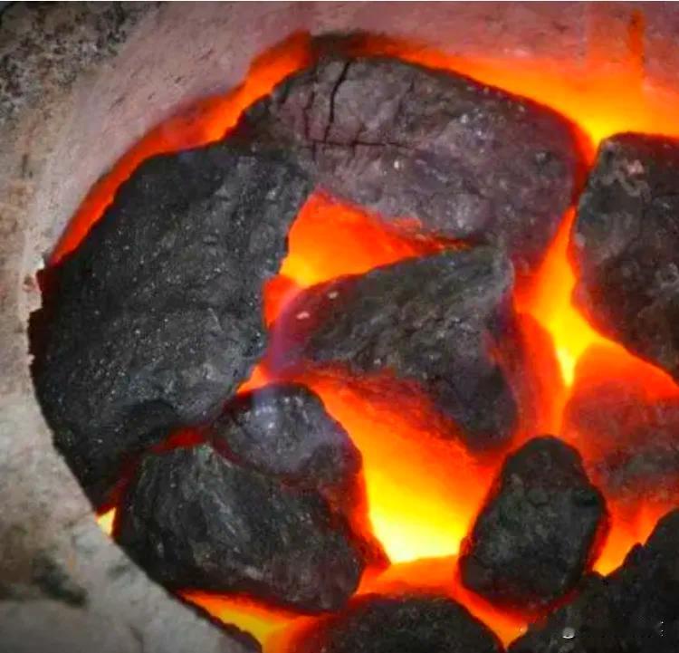 和他说烧上吧，他里一层外一层穿着棉袄，却说，不冷，再等等吧。


停暖的3月15