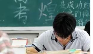 母亲的自私是压跨了孩子的最后一根稻草，好父母即使过不到一起，也要坚持到孩子高考完