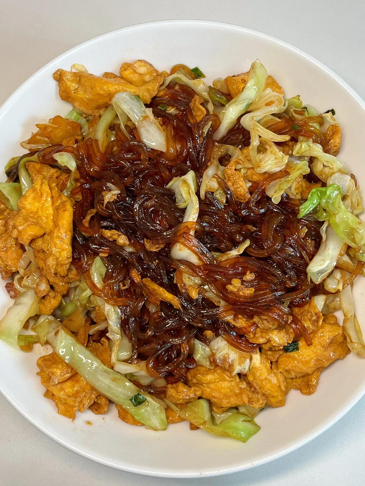 答应我、一定要试试这个！！！|||简单又好吃的家常菜！！
食材：平包菜、粉丝、鸡