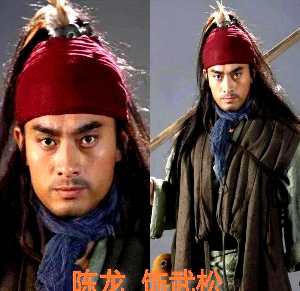 真老虎实拍，没人敢接武松
 
98版打虎用真东北虎，丁海峰骑上去就抡拳，导演把这