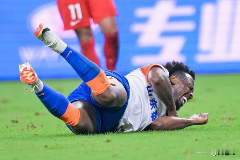 中超-山东泰山0-0客平梅州客家 9轮不败暂升第三
北京时间6月14日，中超联赛