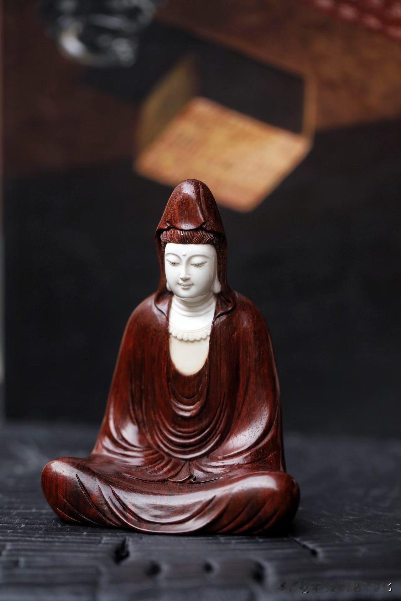 有些观音造像，不靠繁复纹饰堆砌庄严。
真正安抚人心的，反而是这份朴素安然。

这