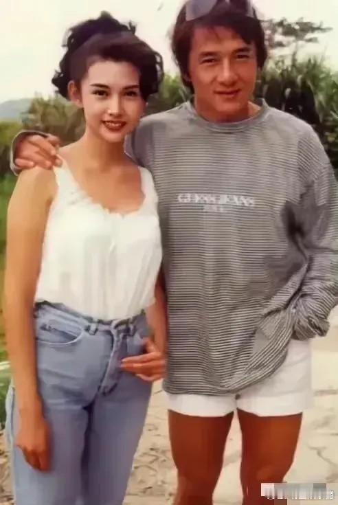 成龙和邱淑贞如果把裤子换一下是不是好看点？ ​​​