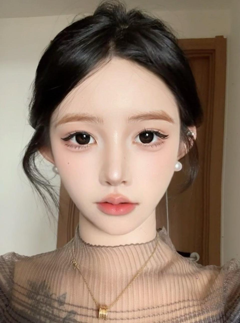 美颜肯定是会开的，谁拍照不开美颜呢！