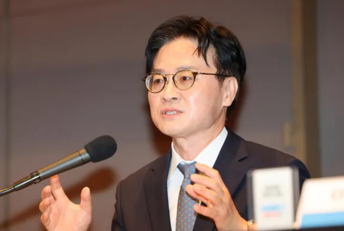 韩国两部长同台互撕：一个喊再不996就追不上中国，一个说你别瞎喊

2026年8