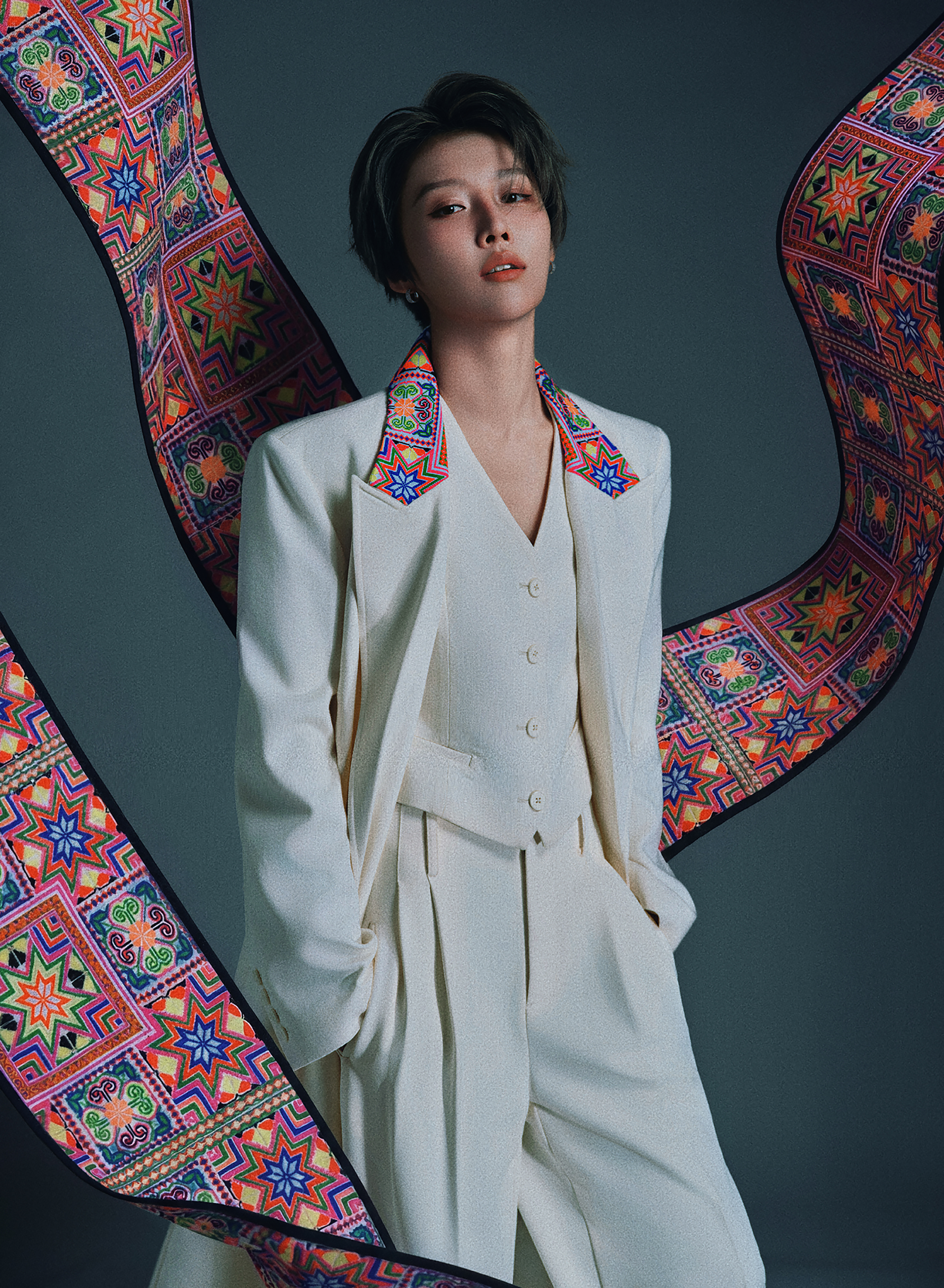 刘雨昕 × 上城士非遗巡游展刚出镜上城士三月刊，今日上城士活动Look也顺势揭晓