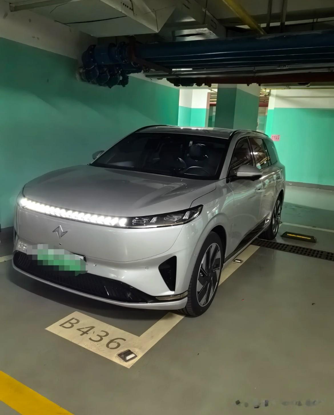 ‼️‼️项目部紧急通知：因台风🌀来临，所有人必须全部撤离到酒店！
   我带着