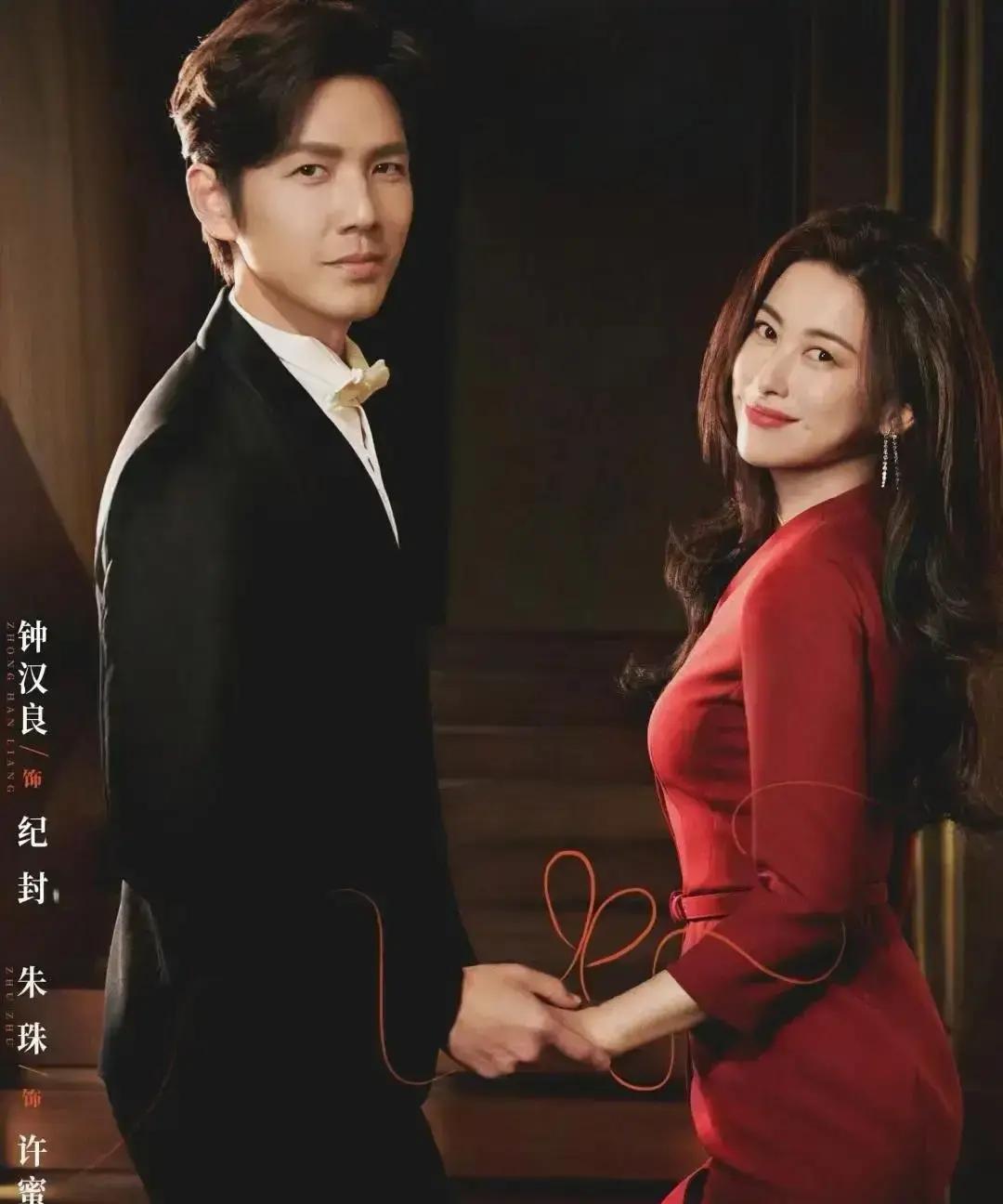 昨晚我点开《蜜语纪》，看到朱珠顶着大波浪在豪宅里训保姆，下一秒镜头切她蹲地擦马桶