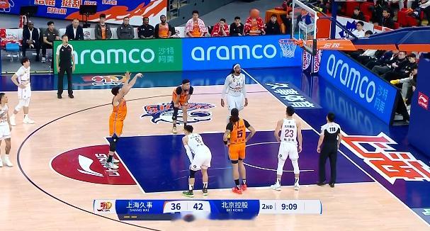 那么问题来了，萨林杰和洛夫顿谁是cba最大的屁股？[二哈][二哈] cba30年