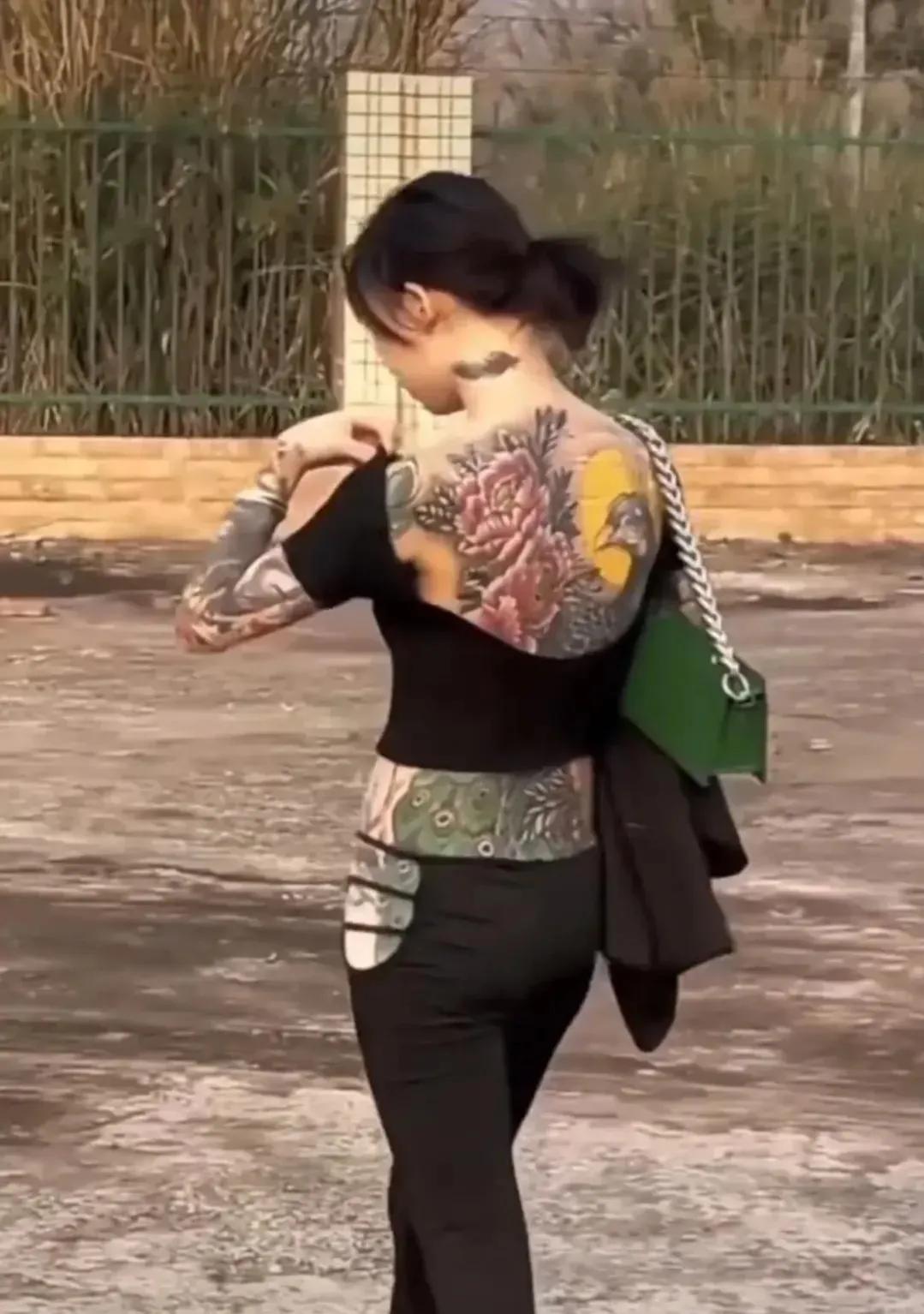 身上纹成这样，还嫁得出去吗？可能我真的不懂得欣赏，但确实没觉得好看，而且感觉很不