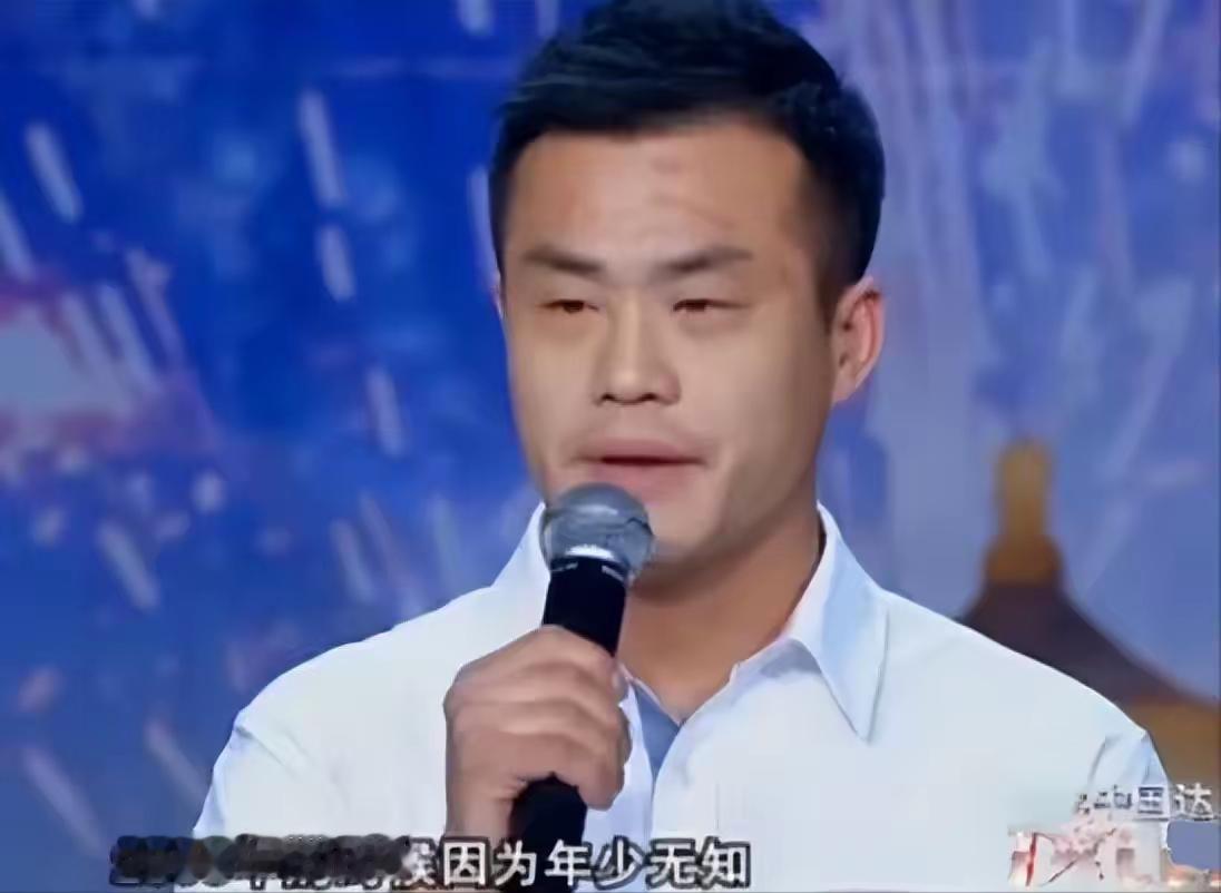 2000年，一位20岁的犯人在狱中爱上了女教官，向她大胆表白后，女教官塞给他一张