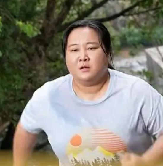 一年减重一百斤，为了新片贾玲究竟有多拼?
贾玲导演并参演的电影《热辣滚烫》将于大