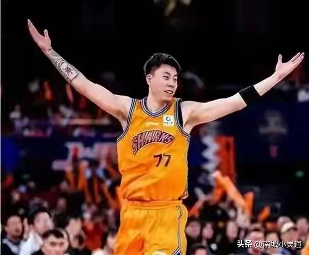 张镇麟确实是有实力，人生赢家啊，四年顶薪签约上海男篮，第一年就拿到了总冠军！
这