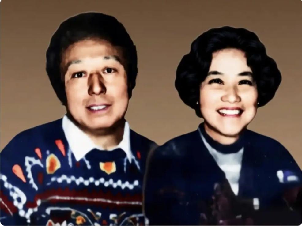 发一张喜欢的明星照片新中国评选出的“二十二大电影明星之一”的祝希娟与丈夫候烽民合