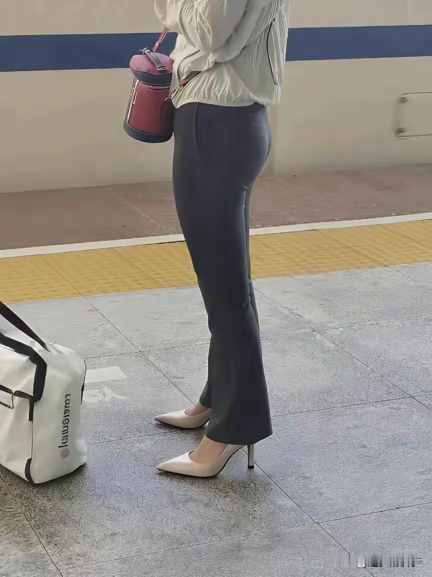 我在6号的车黄道线等。