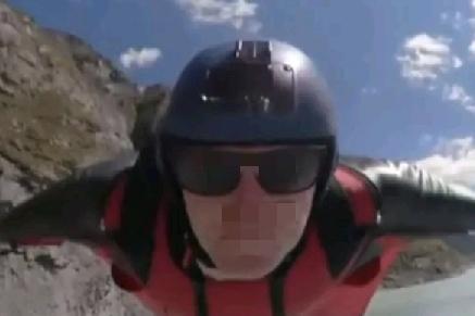 痛心！10秒殒命！大神违规跳崖，生命定格在桌山
 

 
32岁的布伦丹·温斯坦