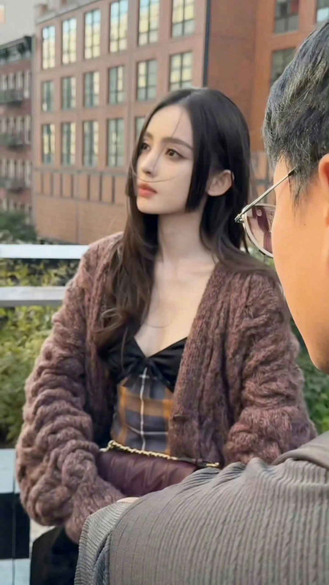 古力娜扎活动现场图，美美的公主，挺放松的感觉