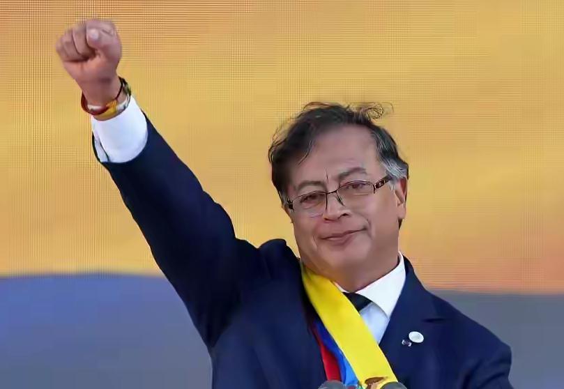 就在刚刚
2025年11月11日，哥伦比亚总统做了一件震惊世界的大事——直接下令