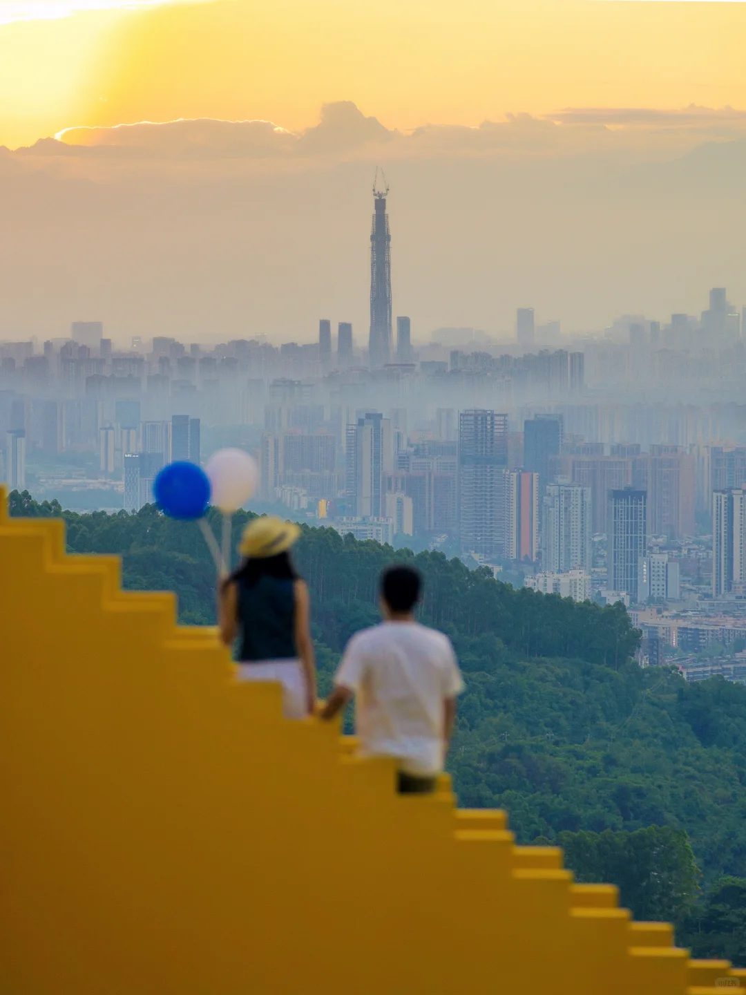 这不是游戏场景，是成都现实版Lalaland