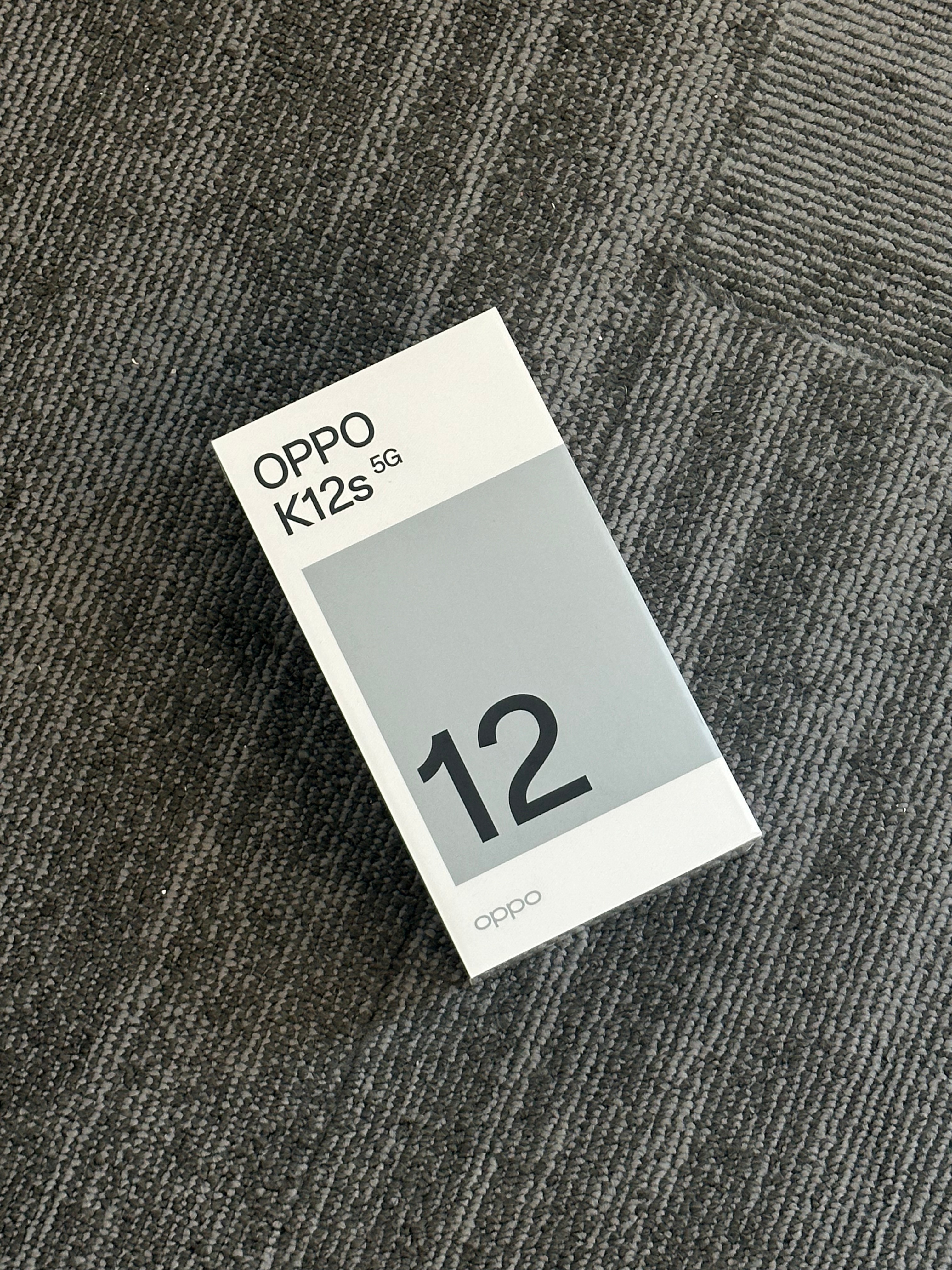 刚准备下班捡到一台手机，我手机实在太多了，要不然这台抽奖送了？喜欢的点赞让我看看