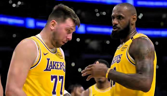 湖人的防守真是一言难尽，詹姆斯和东契奇正负值-23，全场并列倒数第一，两人不防守