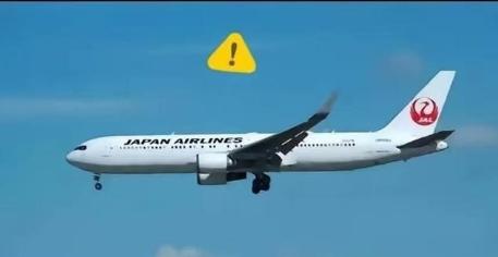 中国亮剑了！ 日本航空紧急开了闭门会。7月1日起，飞越中国领空的规矩，全变了。7