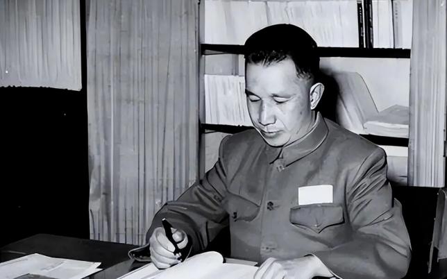 军中战神，却栽在不会圆滑上！四年总参步步碰壁？
 
都说乱世出猛将，盛世难直臣。